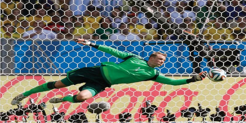 Manuel Neuer: Simbol Ketangguhan di Balik Adidas Predator