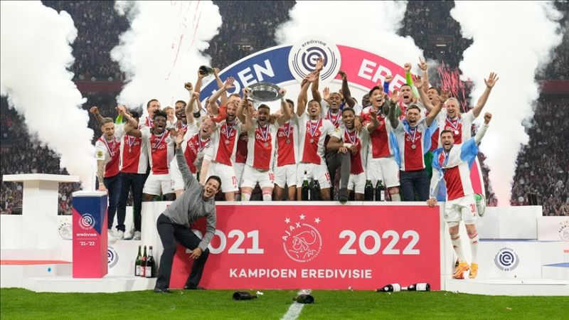 Berapa Banyak Tim yang Berpartisipasi di Liga Sepak Bola Nasional Belanda?