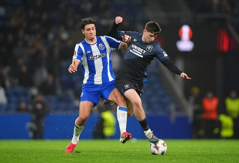Prediksi Over/Under Porto vs Stuttgart (2 3/4)